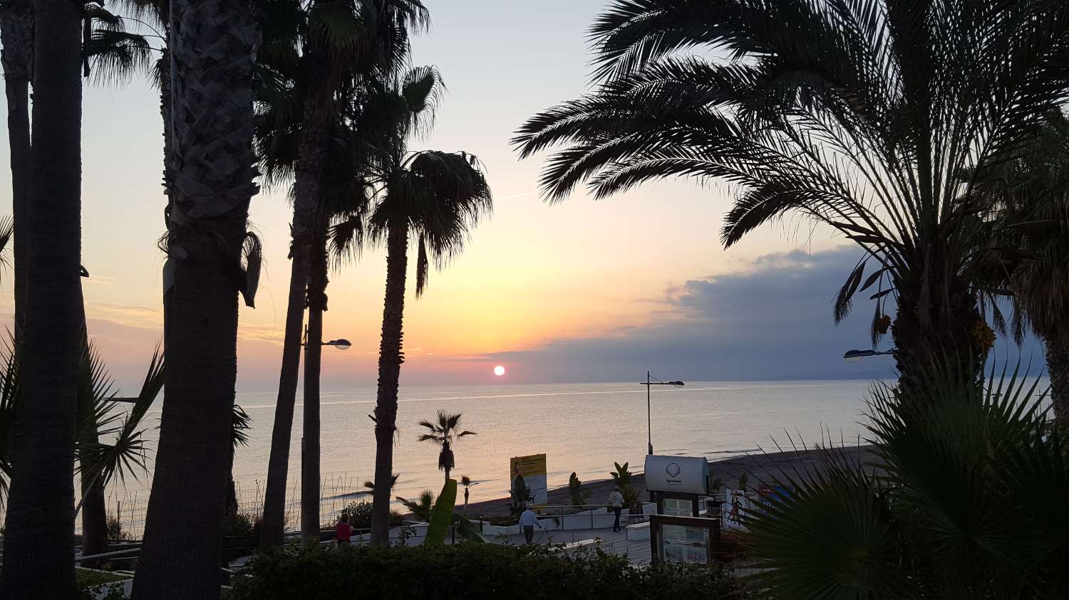 Grande terrasse, vue mer et piscine !