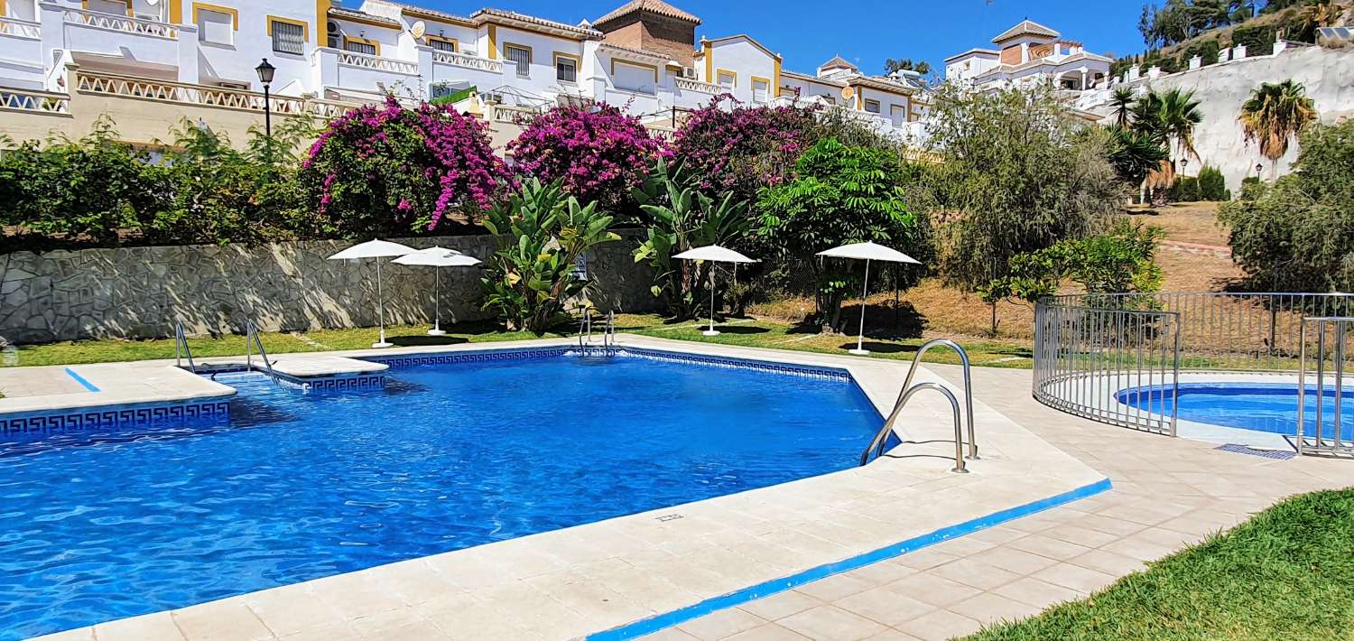 Grande terrasse, vue mer et piscine !