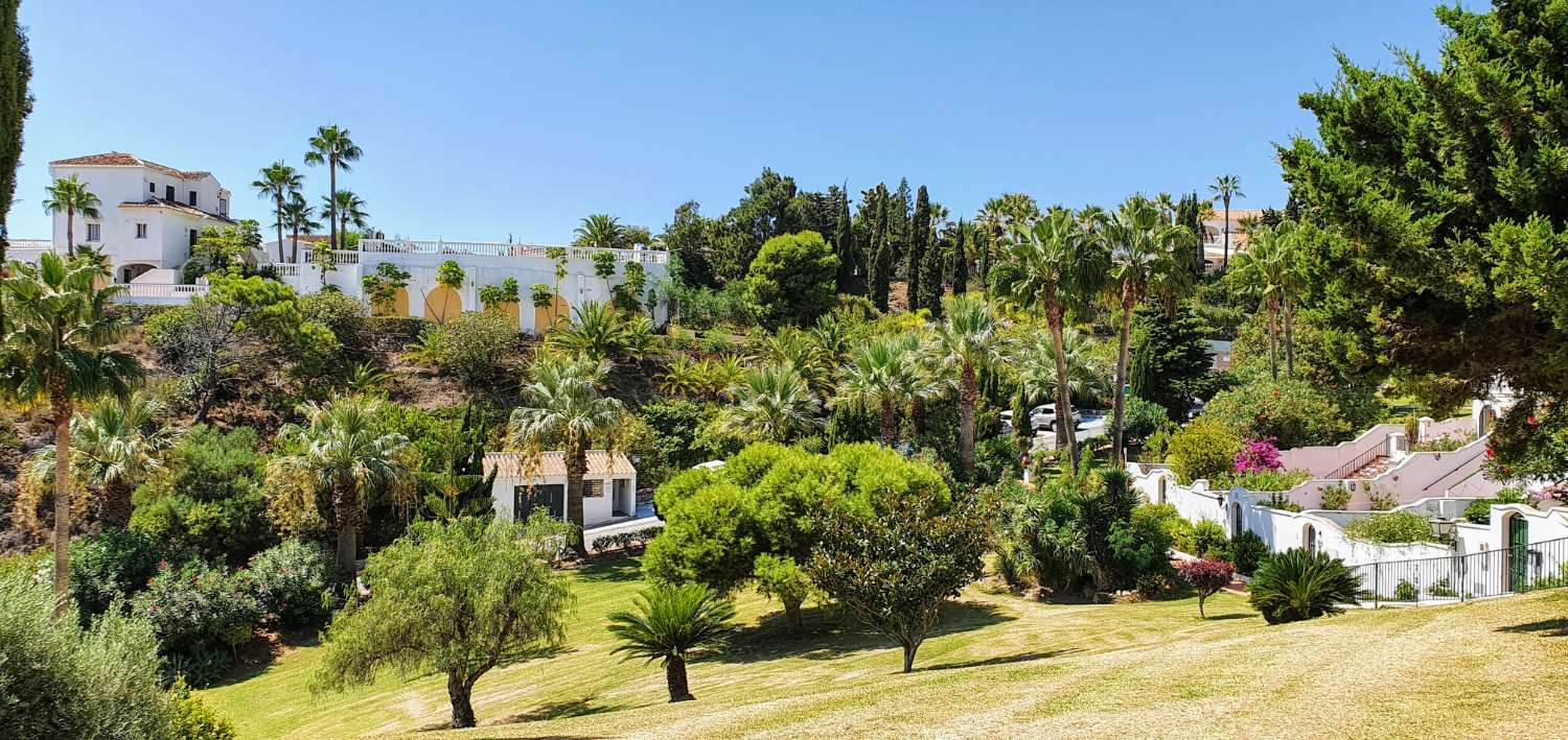 Grande terrasse, vue mer et piscine !