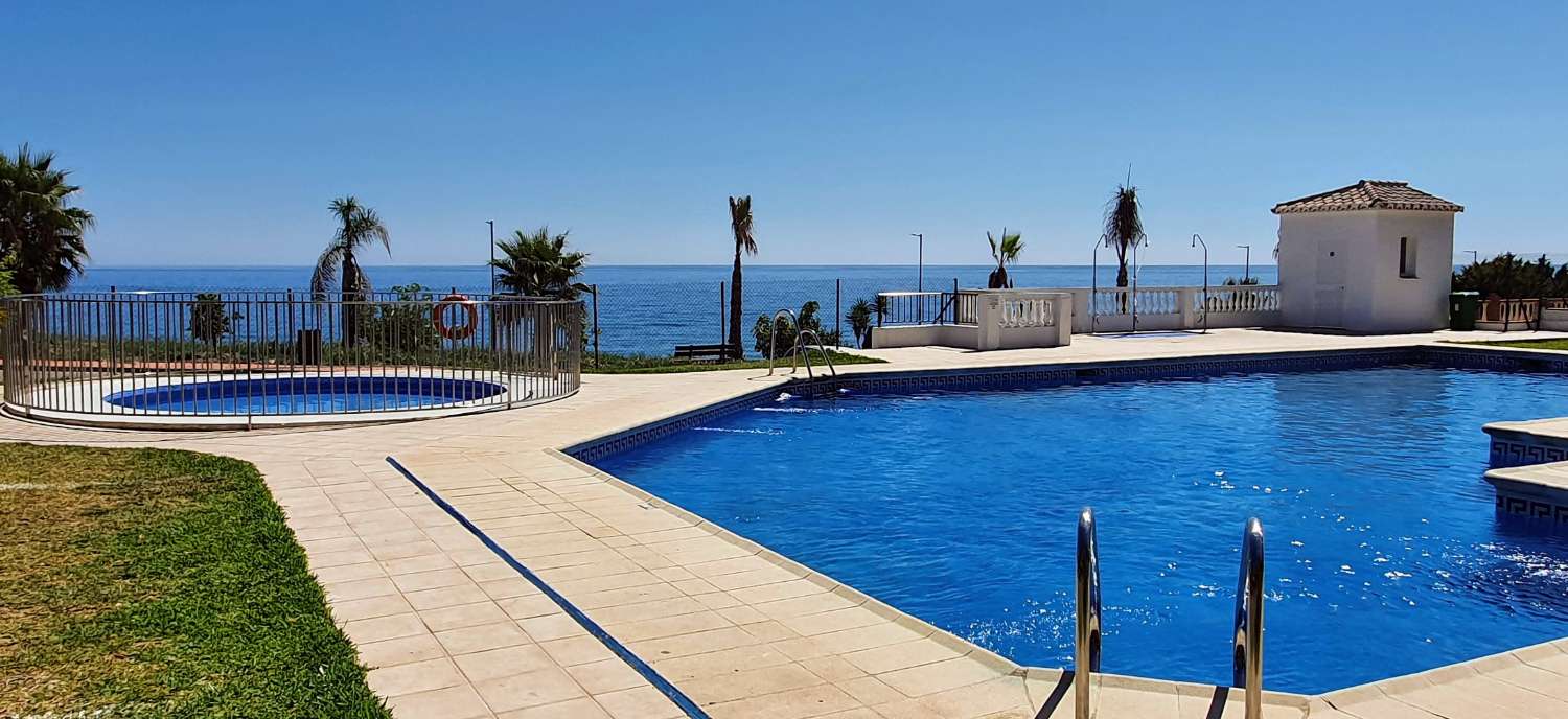 Gran terraza, vistas al mar y piscina!