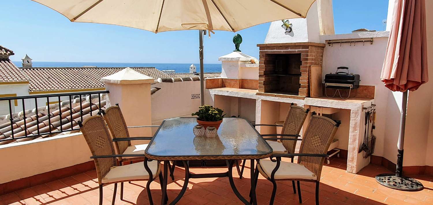 Gran terraza, vistas al mar y piscina!