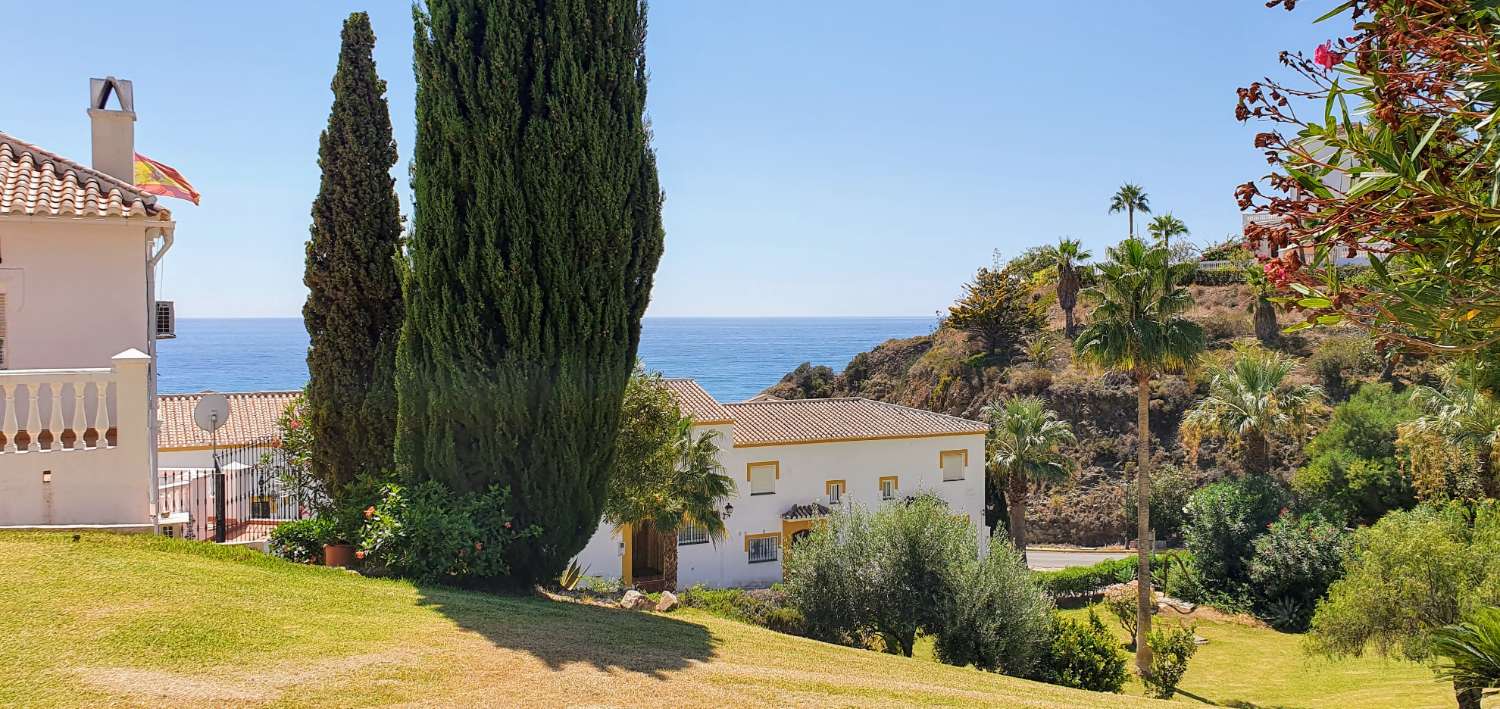 Gran terraza, vistas al mar y piscina!