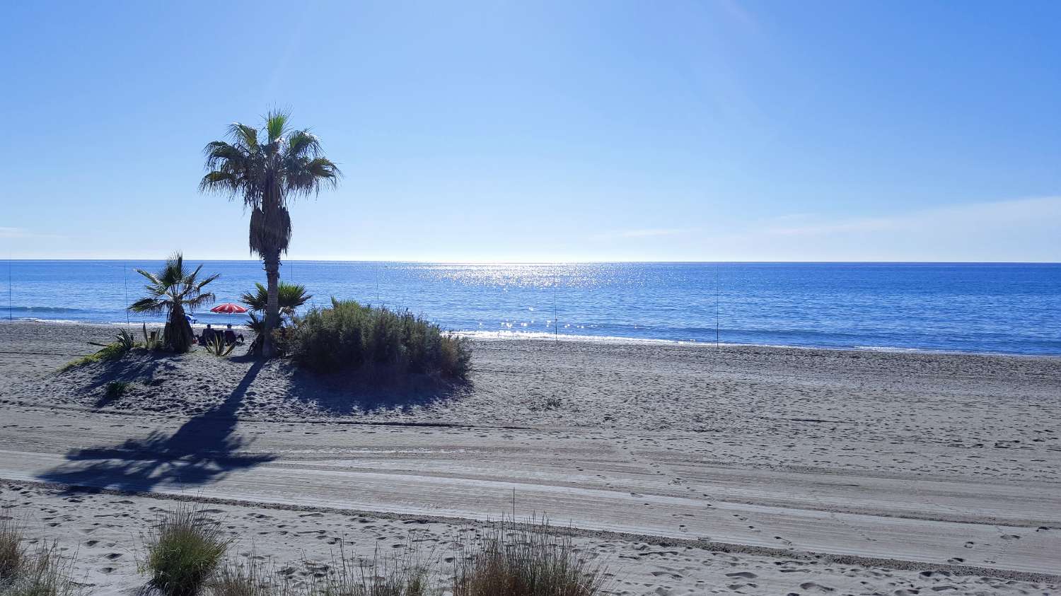 Gran terraza, vistas al mar y piscina!