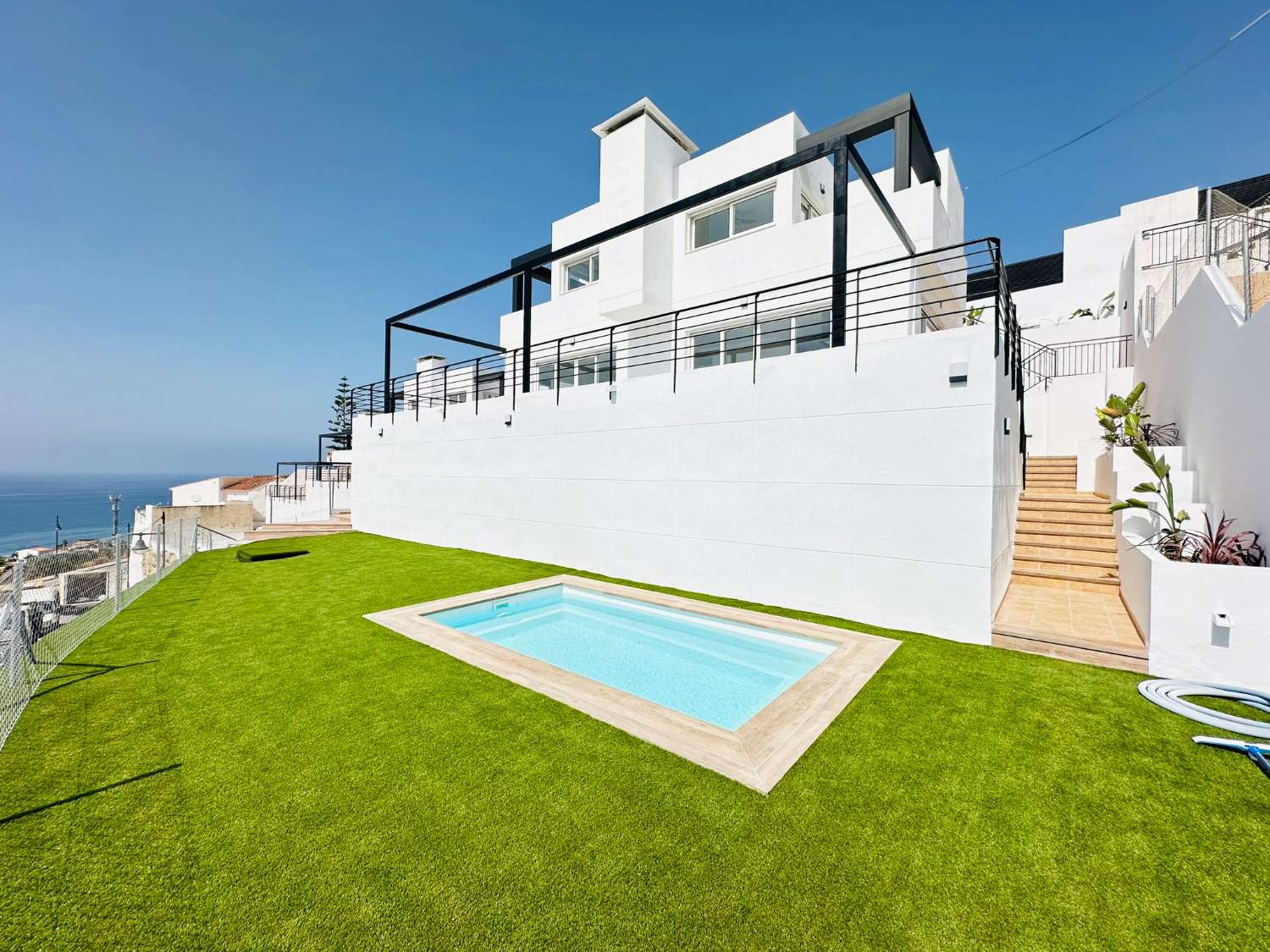 Luxury and stunning sea views!