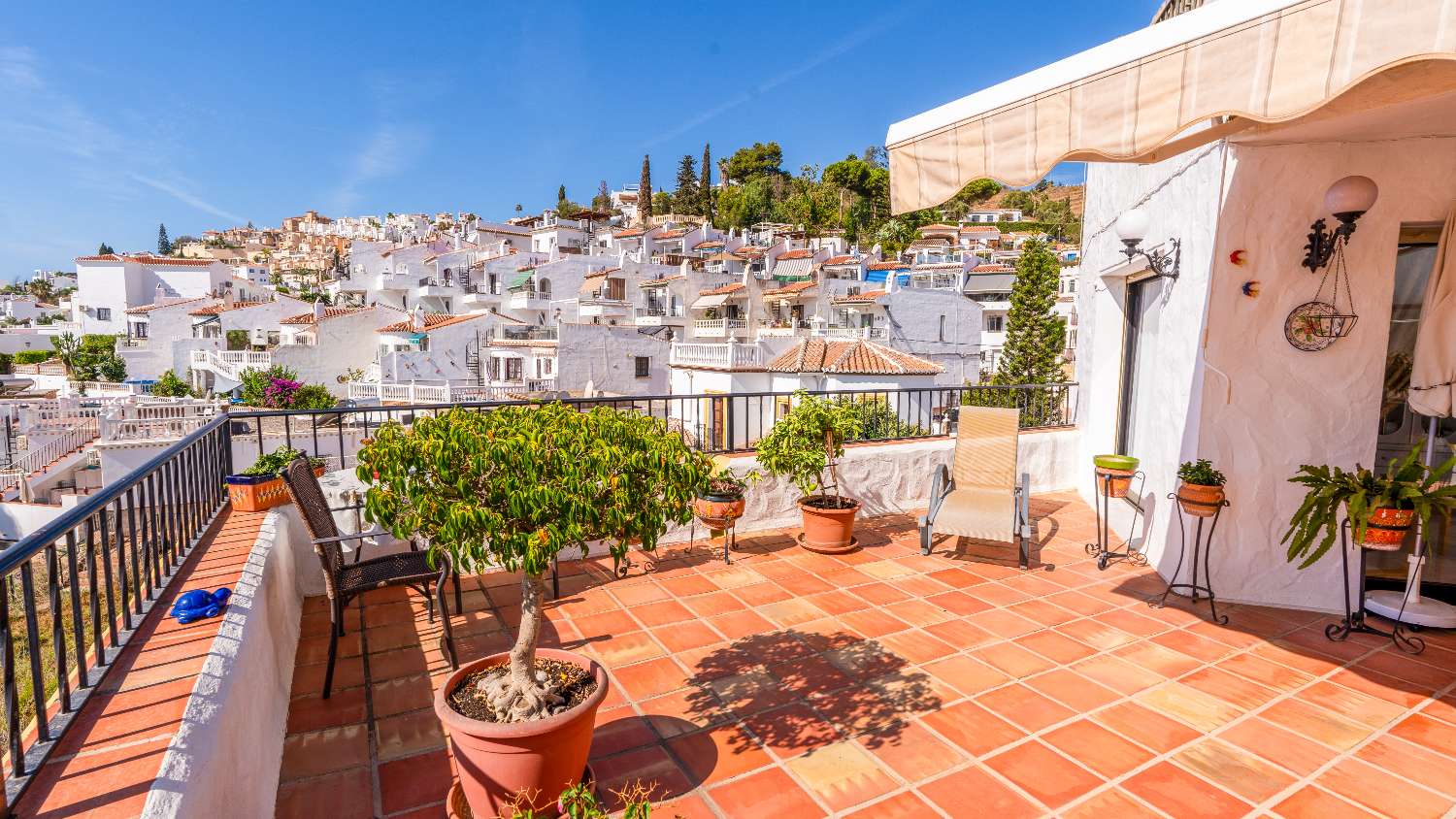 Große Eckwohnung mit sonniger Terrasse!