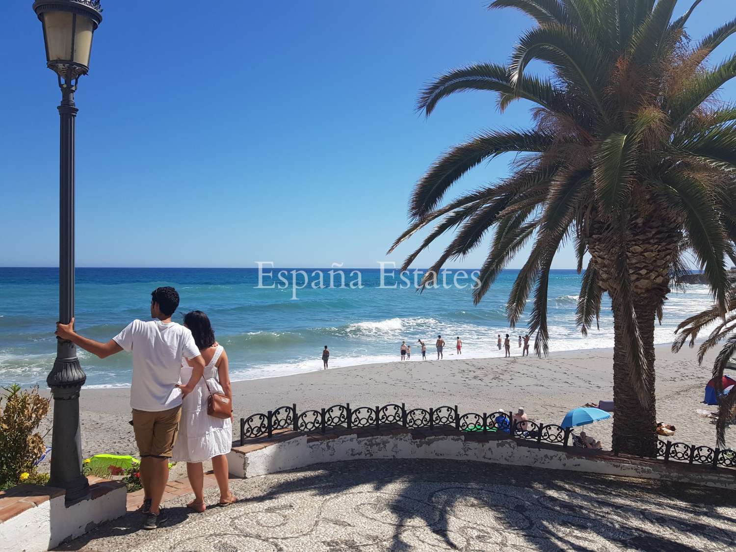 ¡Amplio apartamento de esquina con terraza soleada!