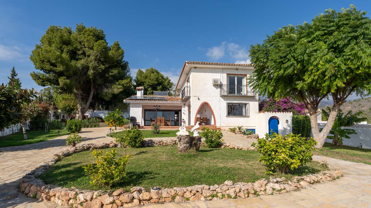 Unique villa with pool and sea view!