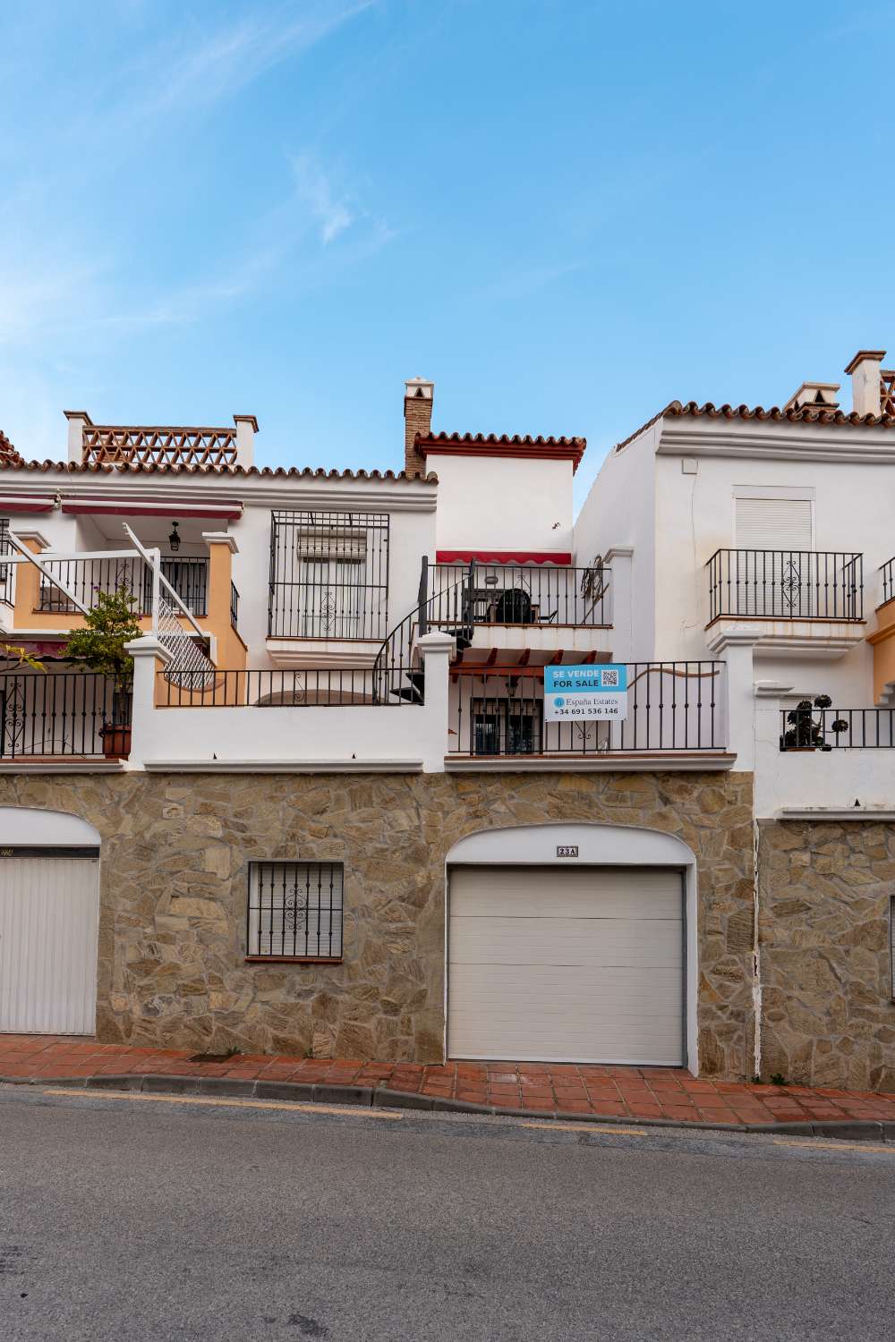 Terraced house with large terraces in Burriana, Nerja